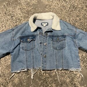 Cropped Jean jacket with Sherpa lined collar
